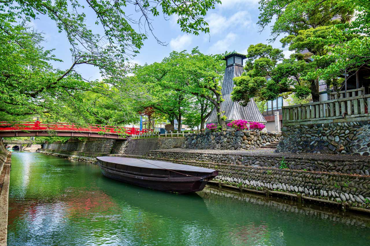 船町川湊跡の住吉灯台